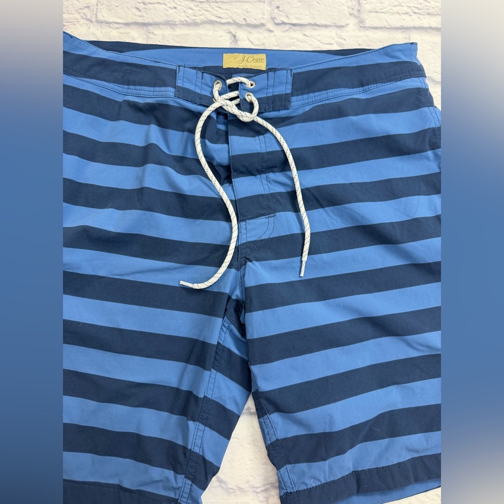 J. Crew Men’s Horizontal Stripe Swim Board Shorts in Navy & Sky Blue. Size 32/M - Picture 2 of 10